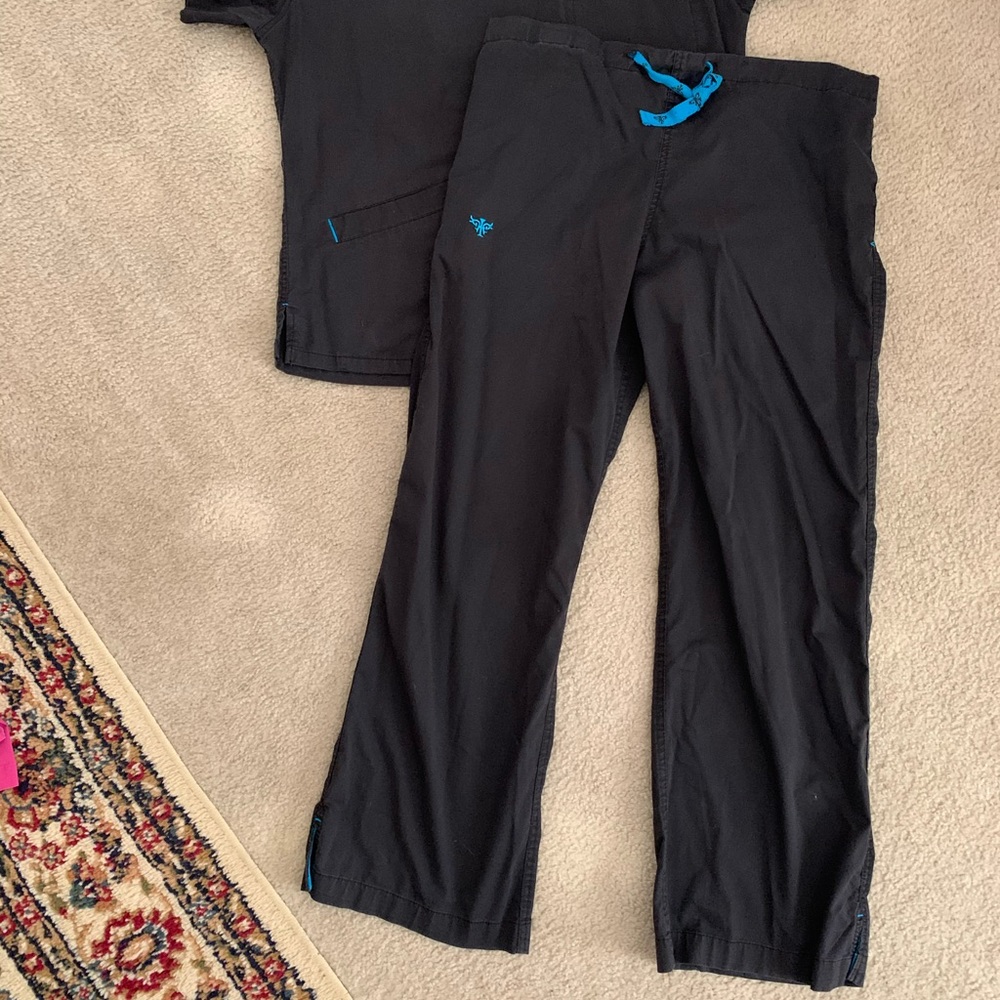 Scrub set